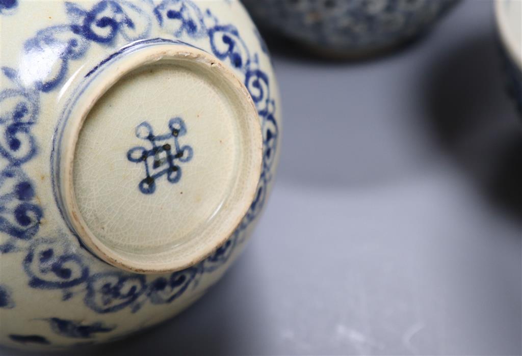 Three Chinese provincial Ming porcelain bowls, largest diameter 6cm